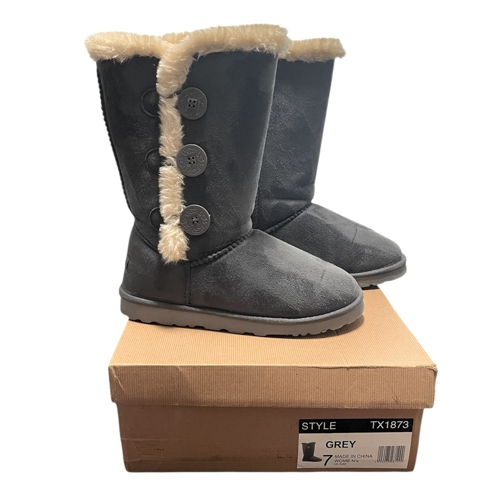 Ugg boots with buttons NEW!
